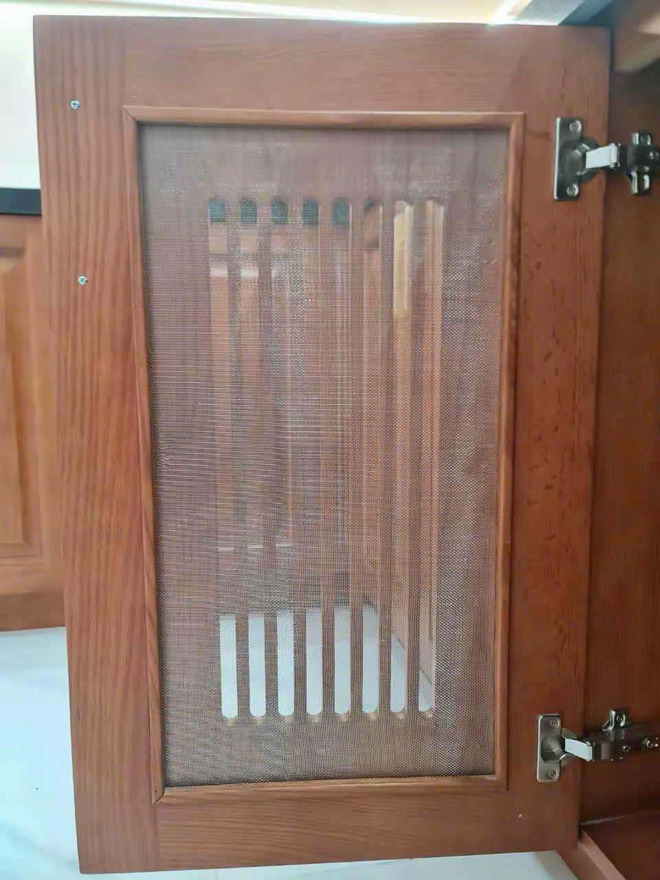 bản lề giảm chấn inox gắn tủ bếp gỗ
