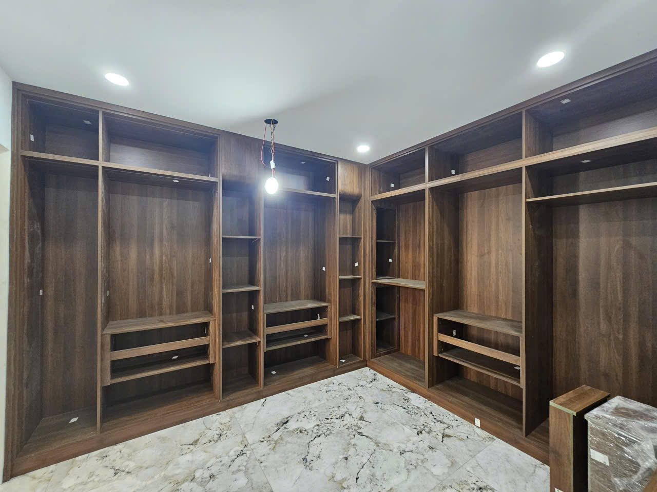 thùng và hậu tủ áo gỗ công nghiệp
