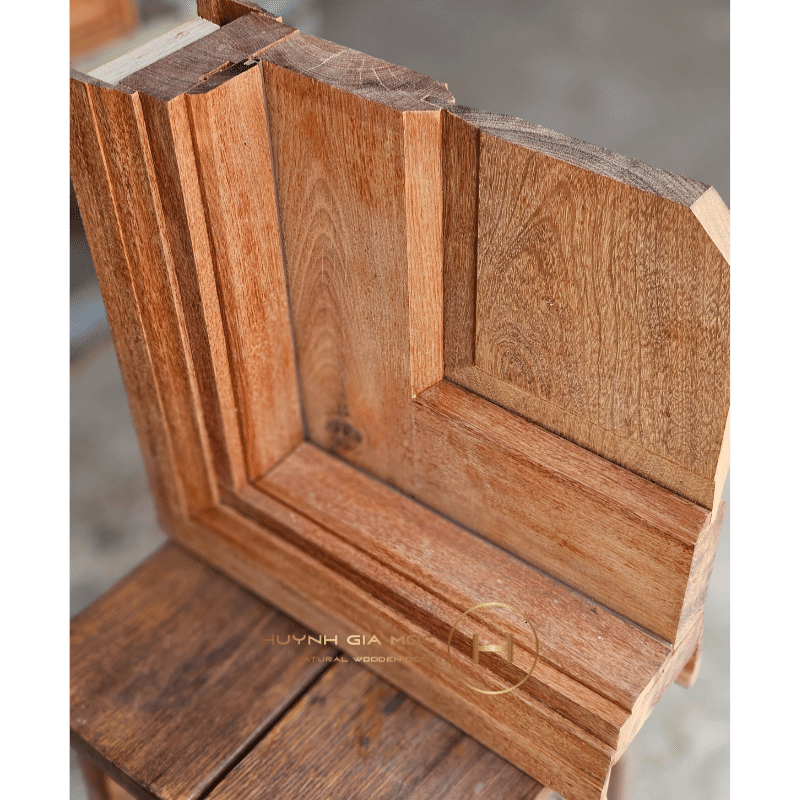 mẫu gỗ căm xe làm cửa