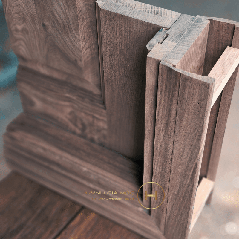 Mẫu chi tiết cửa gỗ óc chó