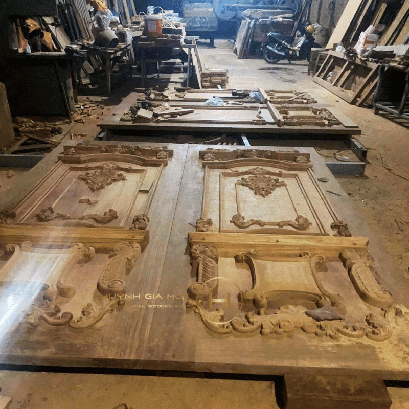 Sản xuất cửa gỗ tân cổ điển