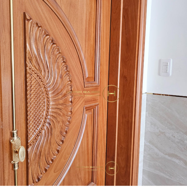 GIÁ CỬA GỖ GÕ ĐỎ HAI CÁNH CHẠM BÔNG CÚC- HGM FURNITURE